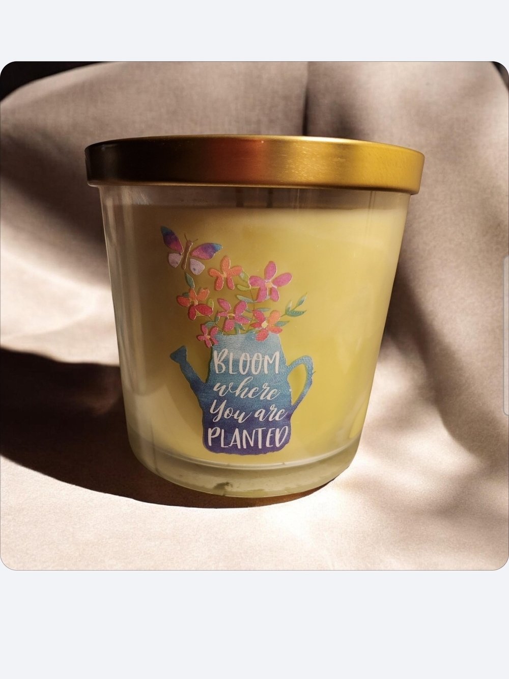Eucalyptus & Aloe Scented Jar Candle - White & Silver Lid- Yellow Wax